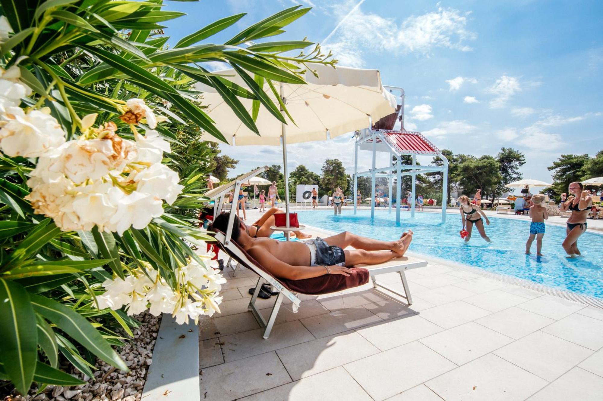 Zaton Holiday Resort Glamping Tents Nin Dış mekan fotoğraf